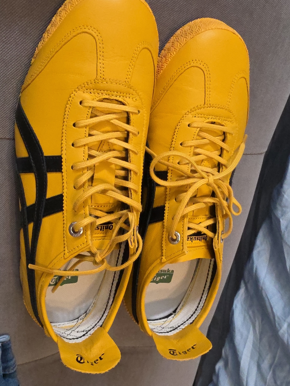Onitsuka Tiger by Asics Woman 8, Men’s 6, Yellow Sneakers with Black Stripes